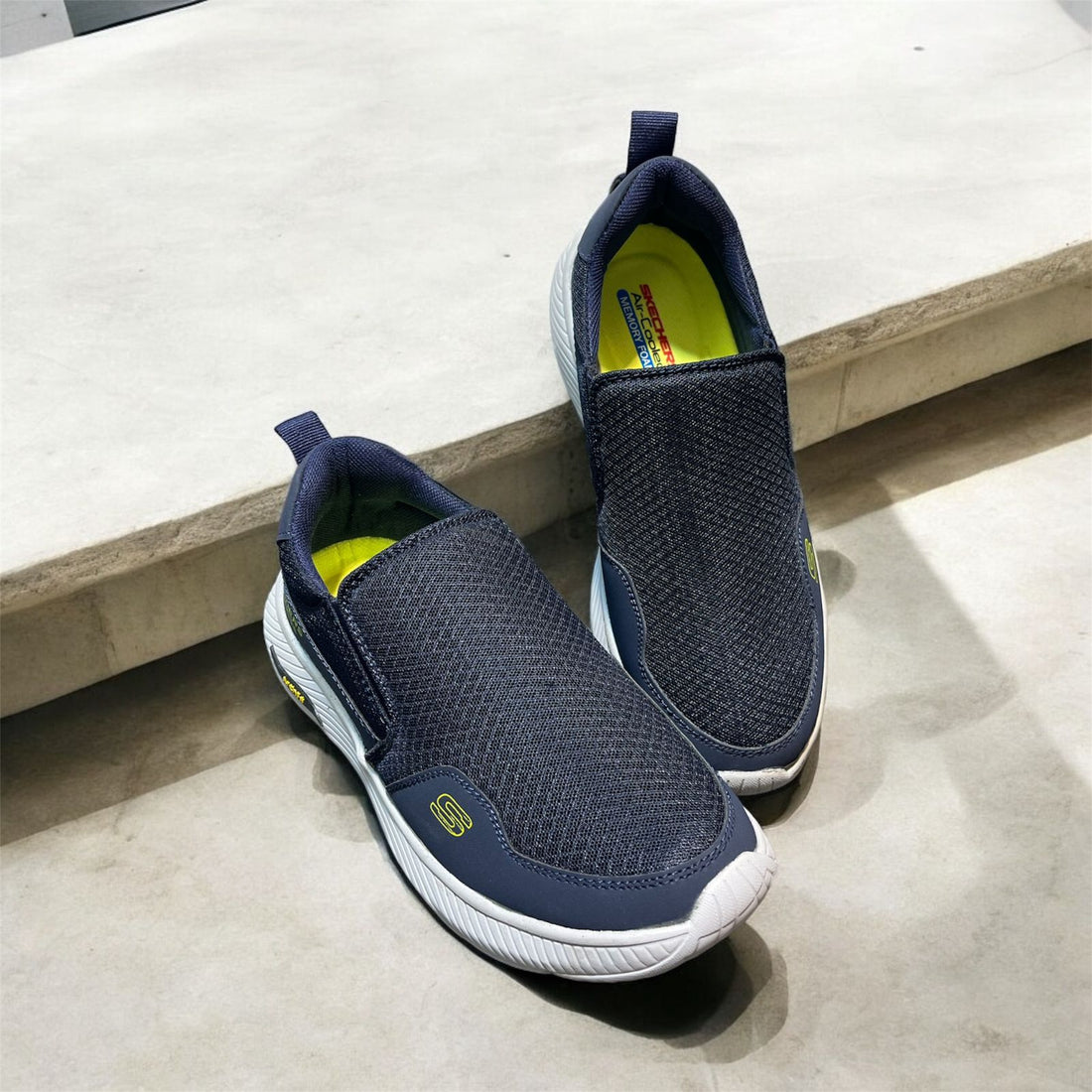 SKECHERS SPORTS BLACK SHOES