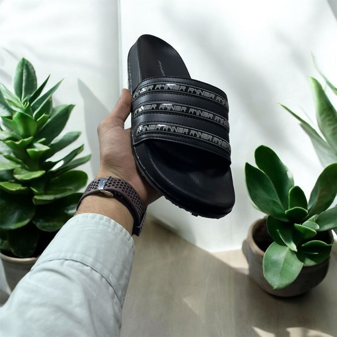 RUNNER SUMMER SLIPPERS BLACK