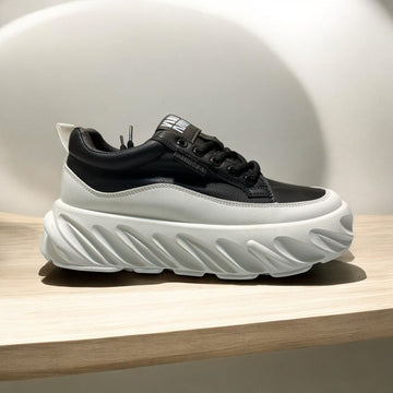 TRENDING CHUNKY SNEAKER WHITE AND BLACK